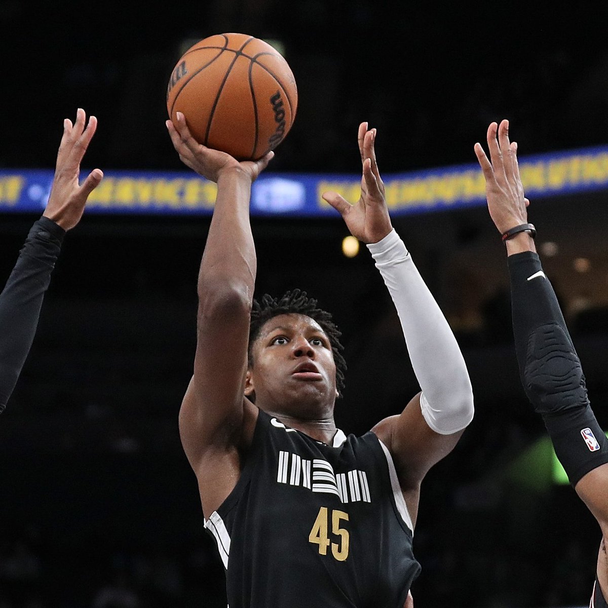 NBAHistory's tweet image. GG Jackson (19y, 53d) tonight became the youngest player in NBA history to score 25+ points off the bench, previously:

Kobe Bryant on 11/9/1997 (19y, 78d)