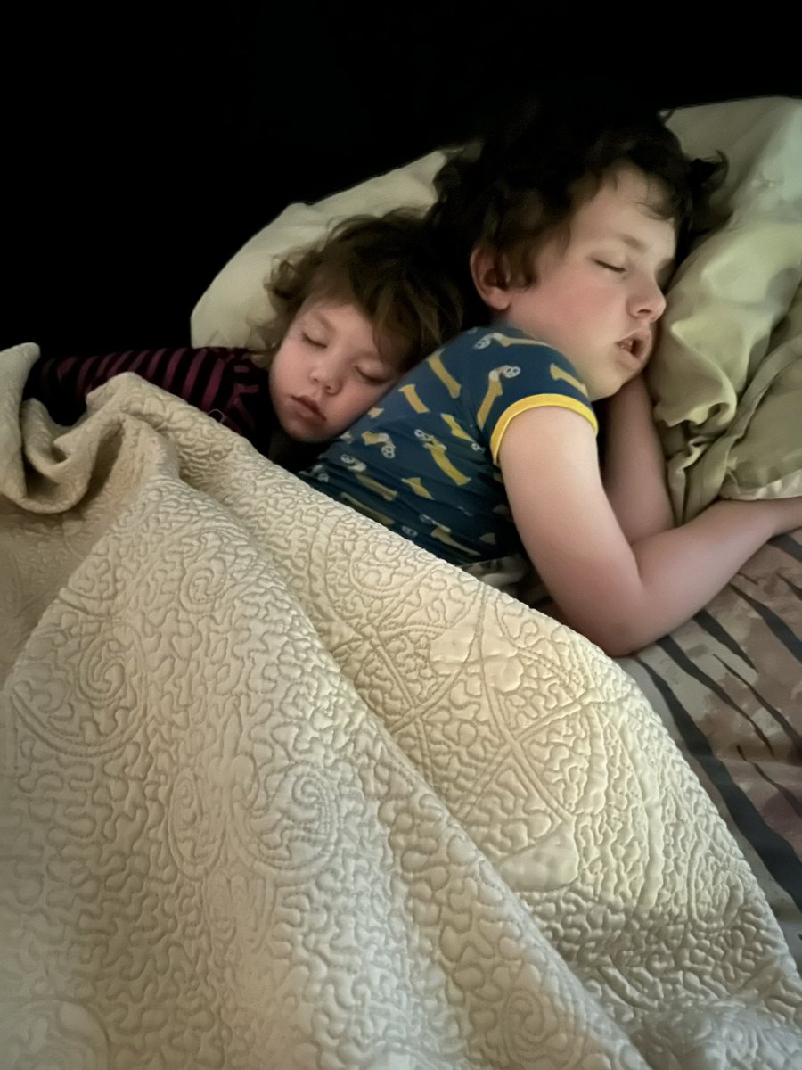 Sweet dreams 😴🥰🤫 #goodnight #SleepTight #sweetdreams #dreaming #kidlife #momlife #mybabies