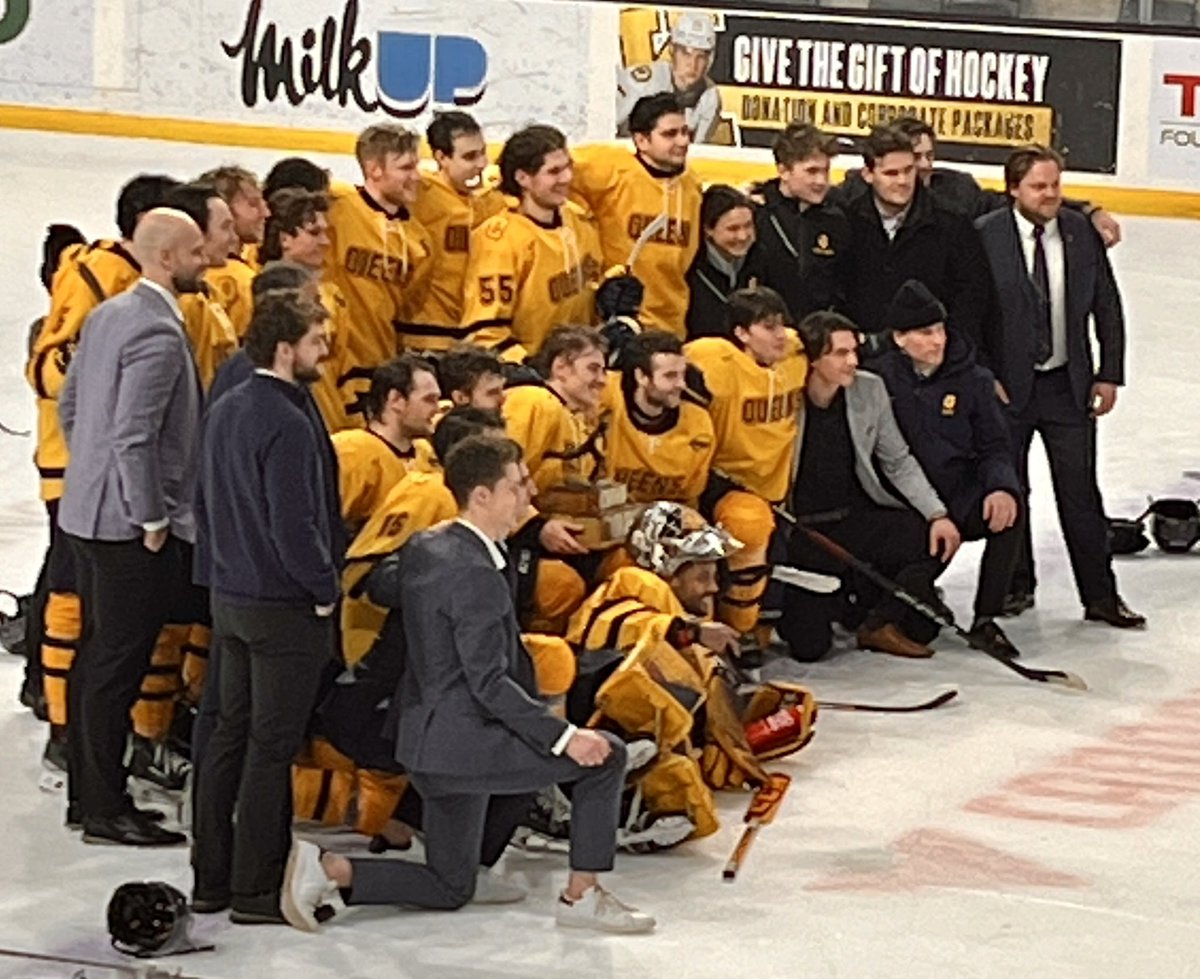 LaurPatts's tweet photo. Great night @LeonsCentre for the #CarrHarrisCup the oldest hockey rivalry @RMCMensHockey and @QueensMHockey https://t.co/Xt7VJJQFyP