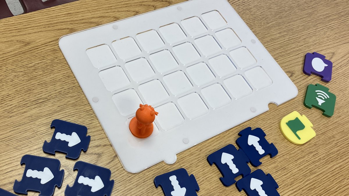 kathleenfugle's tweet image. Exciting development! With help from Ruth, Dave, & Tom of @APL_TheShop, my @ScratchJTactile hands-on coding kit is ready! Clear laser-cut lucite top allows view of hand-drawn background. A variety of 3D-printed blocks provide lots of programming options! @ScratchJr @scratch #CSk8