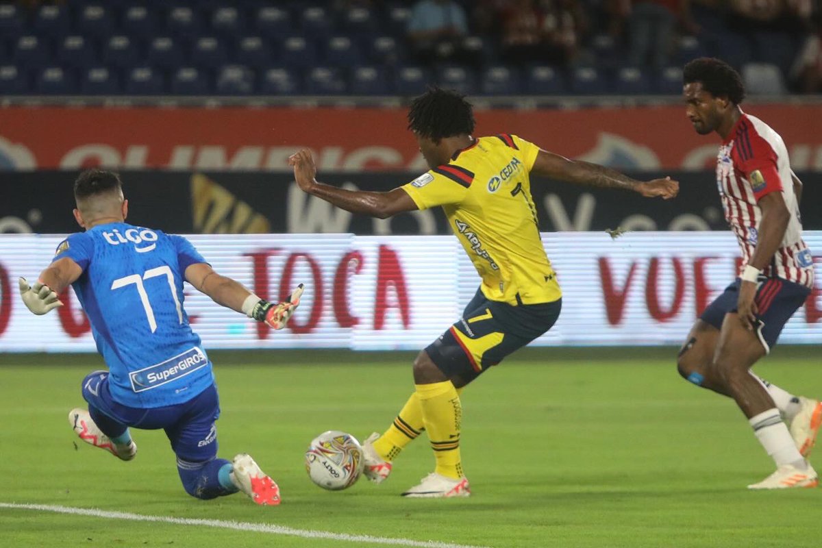 MeleSantiago25's tweet image. 3 puntos más en casa ✅

Gran trabajo de equipo 🔥

Vamos, @JuniorClubSA 🔴🔵⚪️