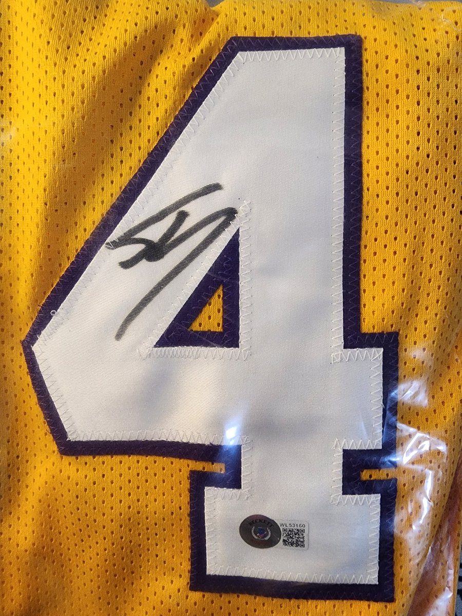 #SmokeBreaks / Mitch Mazur tweet media