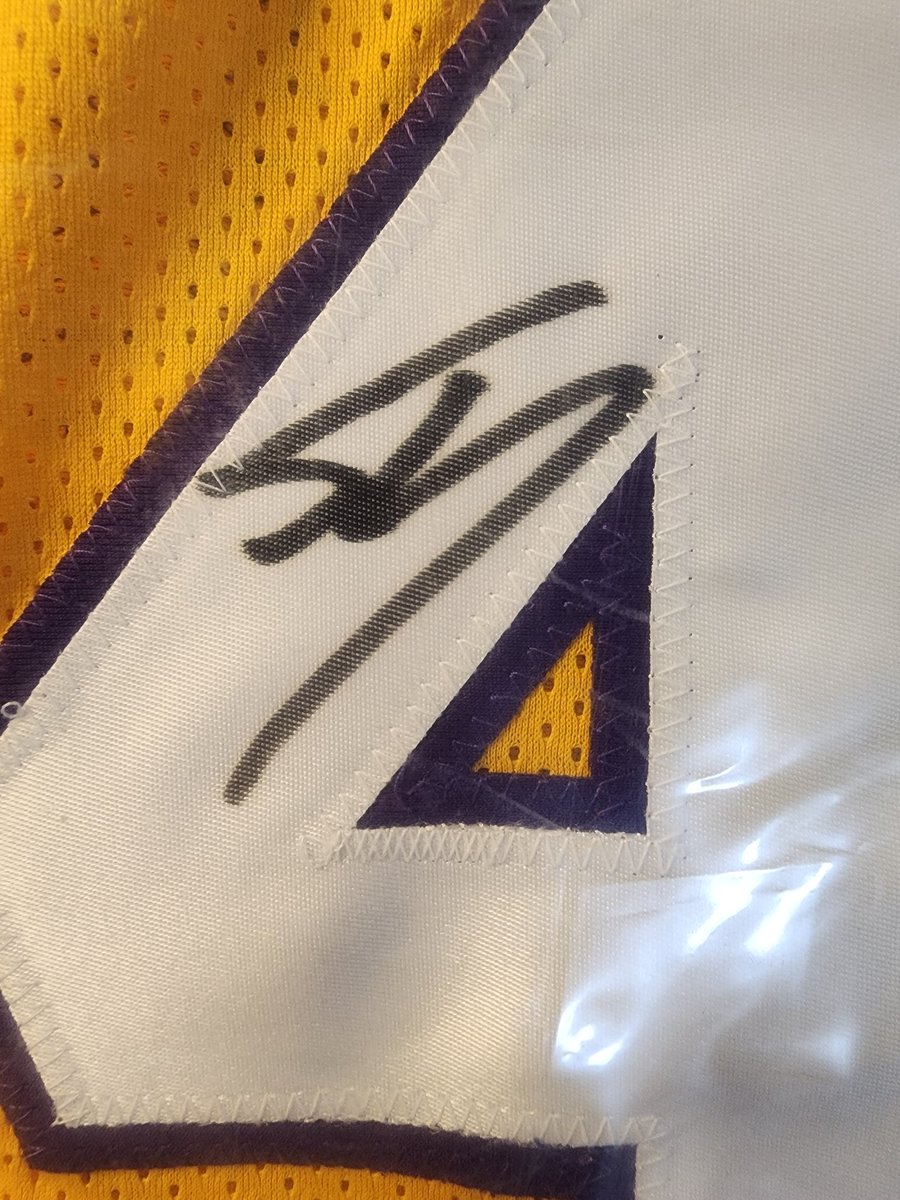 #SmokeBreaks / Mitch Mazur tweet media