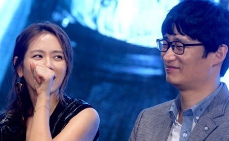 v_lovez's tweet image. &quot;Hyunbin&amp;amp;Son Yejin are like couple of the century now,aren&apos;t they?I personally thought they&apos;re a good match bcs I knew their personalities&amp;amp;believed they&apos;d make great couple&quot;
&quot;SYJ has much more easy-going&amp;amp;cool personality than HB.HB is very detailed&amp;amp;caring&quot;

Lee Seok-hoon
Director