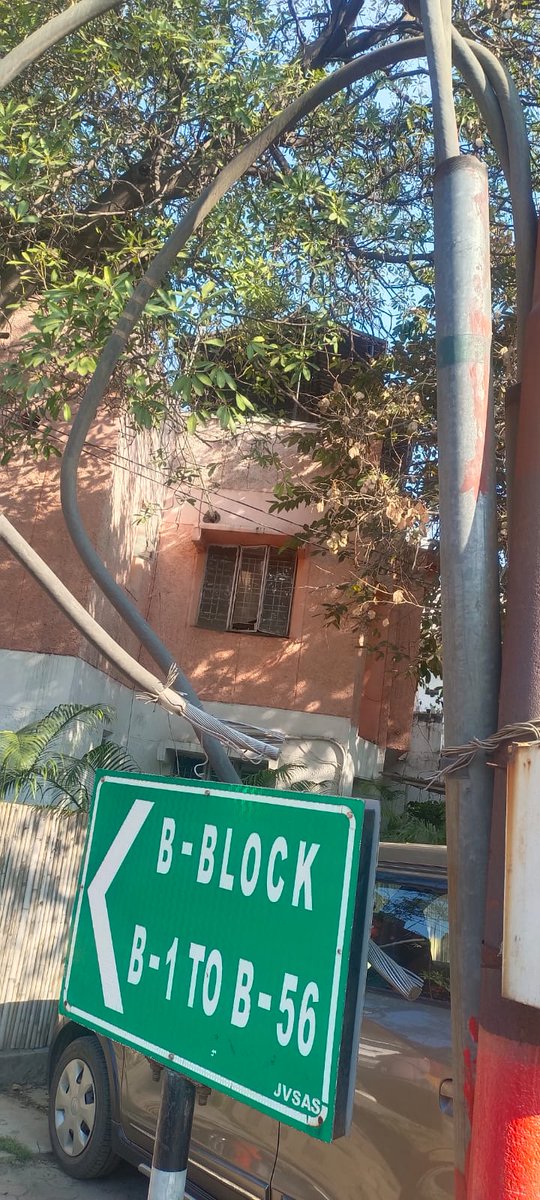 manjulseven's tweet photo. @CeoNoida @noida_authority @PVVNLHQ @UPPCLLKO Pls take note of this very dangerous and haphazard temporary electric provision done on Sector 21 Jal Vayu Vihar main Road near B Block. This can lead to a big mishap. Please rectify immediately. https://t.co/rBw7NSgja5