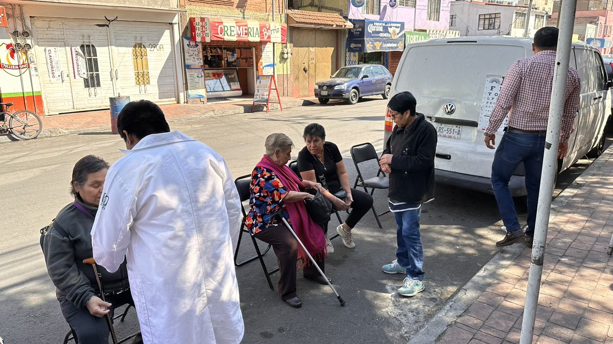 arturo_elias70's tweet photo. Excelente Jornada con nuestros vecinos de Iztacalco, nuestro reconocimiento a nuestro equipo en dicha alcaldía por su trabajo a favor de la ciudadanía, el equipo de Fuerza Democrática del Ing @vhlobo visitando las colonias de la CDMX #SomosFuerzaDemocratica #EquipoLobo https://t.co/sbNkvg8pVY