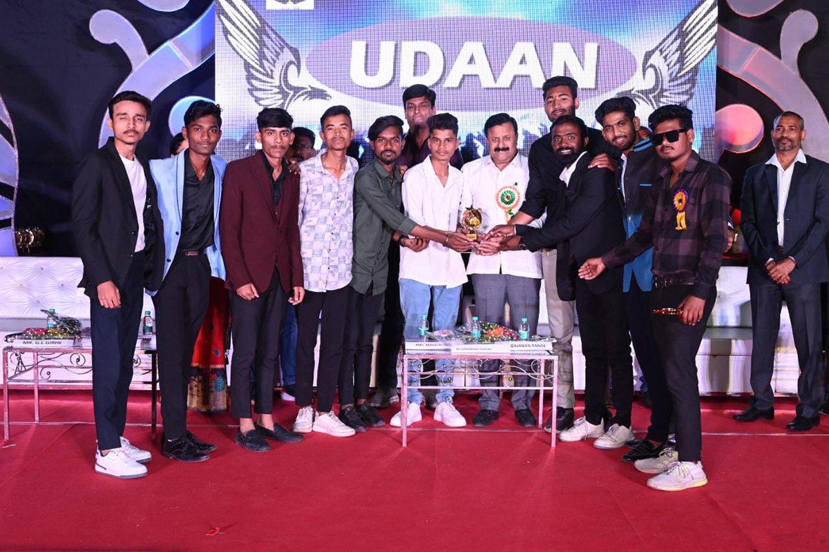 GirishKPandav's tweet image. #SanmargEducationInstitute #uddan #annualprogramme #PrizeDistributionCeremony #nagpur #maharashtra