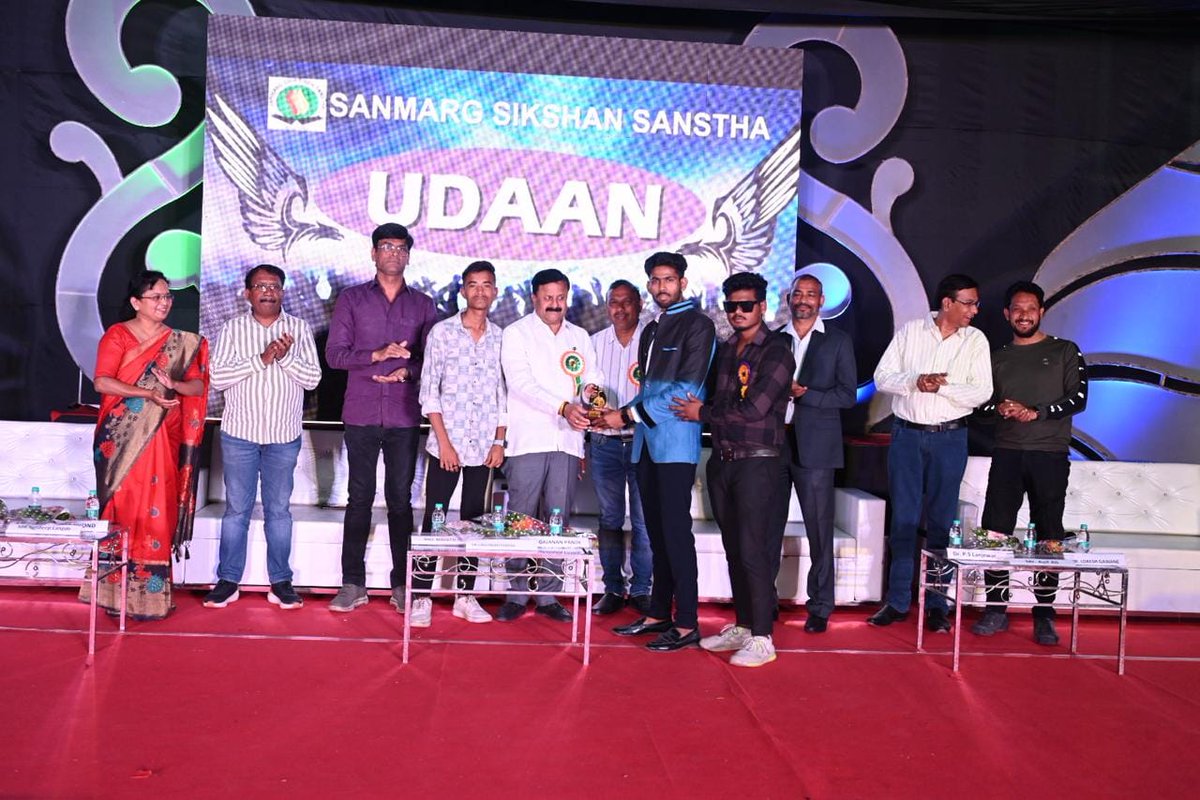 GirishKPandav's tweet image. #SanmargEducationInstitute #uddan #annualprogramme #PrizeDistributionCeremony #nagpur #maharashtra
