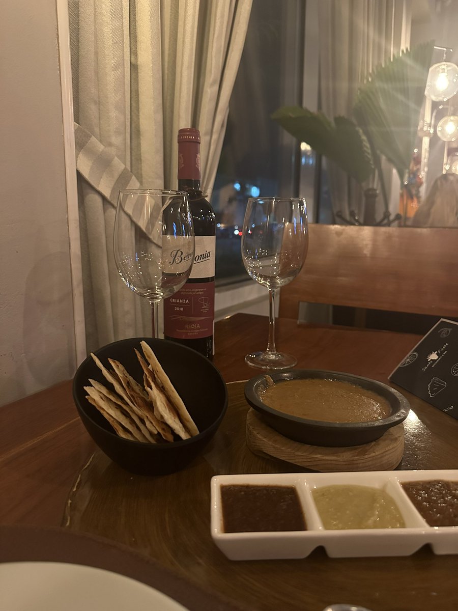mariana_sin_a's tweet photo. Solo dates have become my favorite https://t.co/v5RTYRPIZR