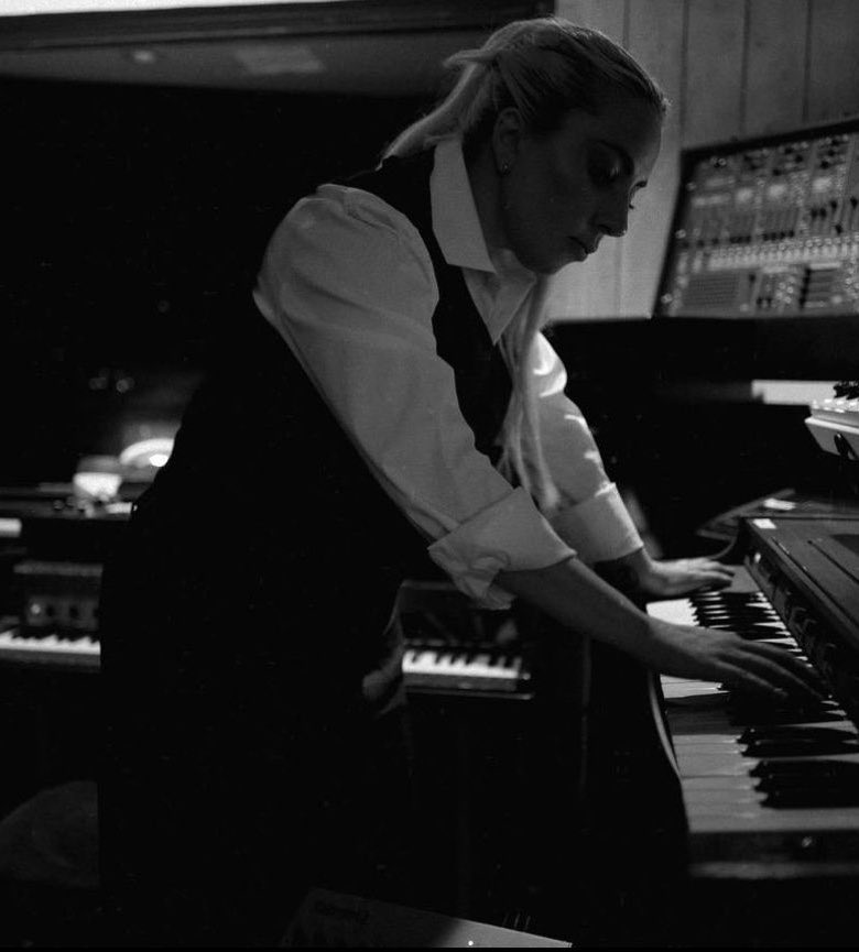 allurequinn's tweet photo. GAGA THE DAVID BOWIE DAUGHTER THAT YOU ARE https://t.co/Z0KIzIVJsD