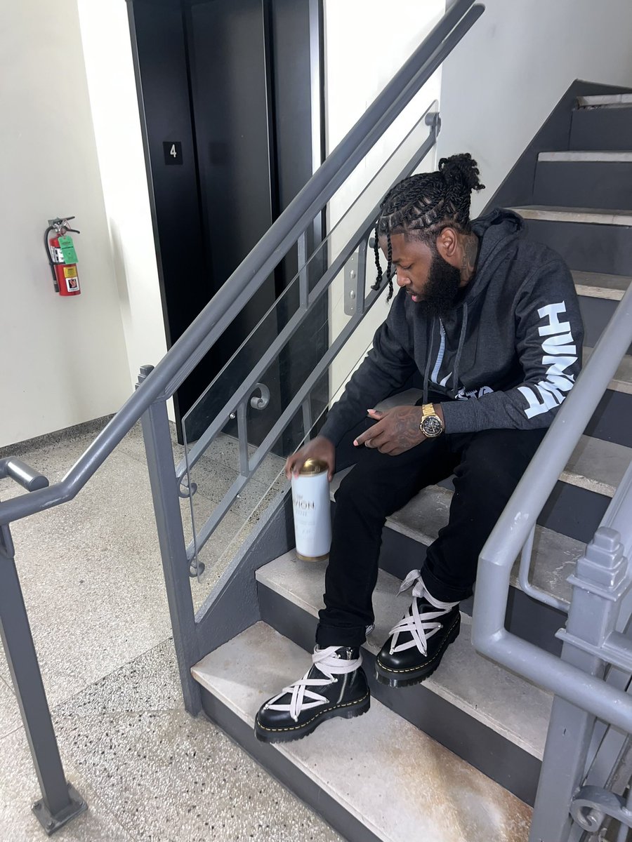 Rowhunnit's tweet image. Avista Avion  mixed with Rick Owen /Doc Martens