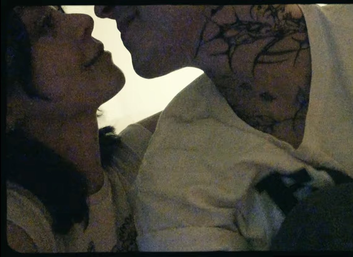 Callensee los ojos, que pegue un gritotee 
Ameee #NoEstás vayan, vayan a escucharla✨