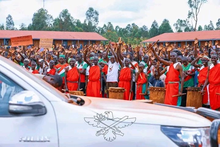 GitegaVuturaa's tweet photo. @R_Ndikuriyo @CnddFdd @NTunda @CNDD_FDDGitega @Gitega Avuye muri zone #Gitaramuka, umunyamabanga mukuru w'umugambwe @CnddFdd yabandanirije urugendo muri zone #CIRAMBO na ho nyene akaba yaganiriye n'abagumyabanga hamwe n'indongozi z'umugambwe @CnddFdd muri iyo zone.Yahanuye indongozi kwubaka umugambwe mu bwitonzi . https://t.co/2b1SB1EYzC
