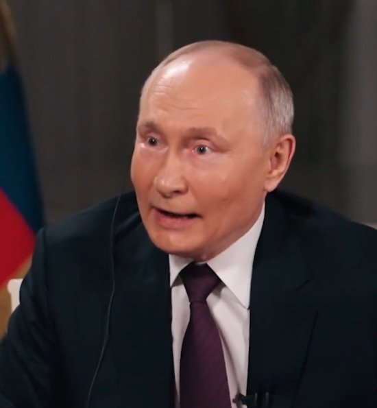 "Vissa hävdar att ni kommer fortsätta in i Polen, Baltikum eller kanske tom Sverige"

- "Sverige?! Är du dum i huvudet? Karl XII slaktade 40.000 ryssar med 10.000 man vid slaget om Narva"

"När hände detta?"

- "1700, ca 100 år innan falukorven och den har bara blivit bättre"