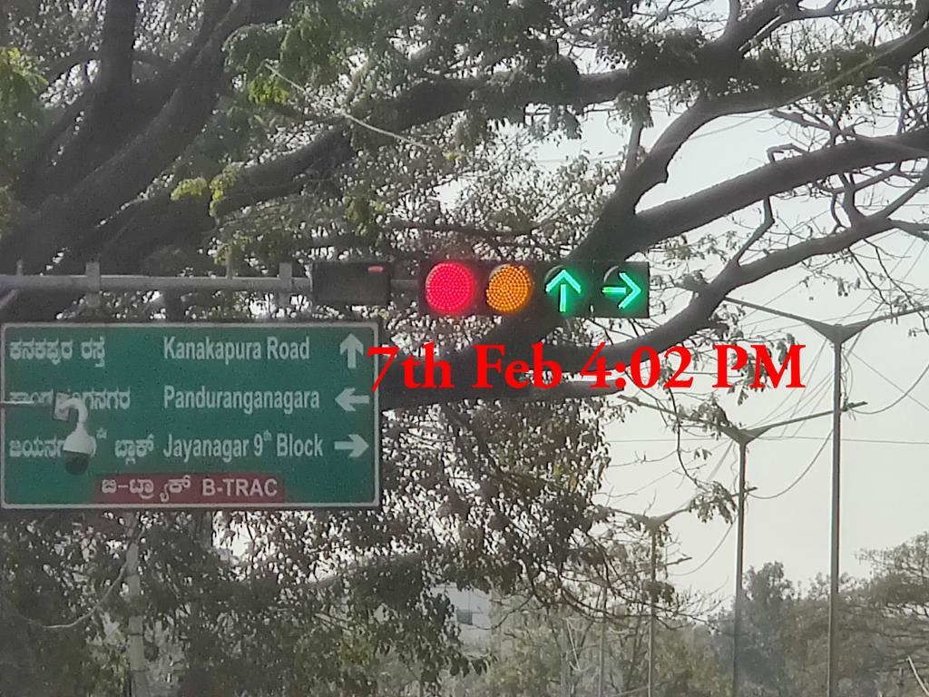 arunbhat_ab's tweet photo. @blrcitytraffic @JnagarTr @jpnagarbcp Everyday either this signal will be switched off or some issue during afternoon/early evening due to which everyone are facing issue
Location: Mahatma Children's Home
JP Nagar 3rd Phase https://t.co/6xOapxpUOc