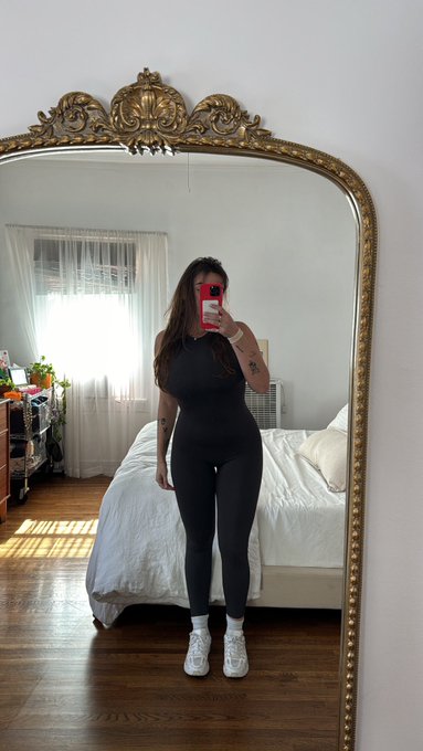 I can&rsquo;t stop thinking about how cute I would look pregnant https://t.co/dVWMP4TWed