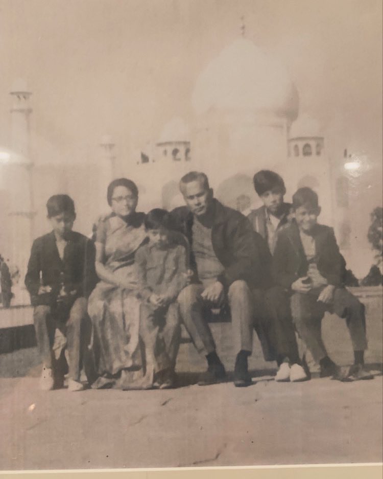 dev63's tweet image. With my parents and bros sometime in the 60s. Memories memories!