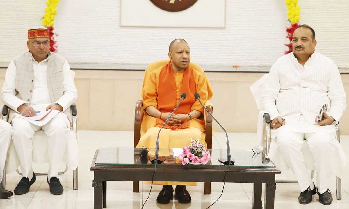 myogioffice's tweet photo. मुख्यमंत्री श्री @myogiadityanath जी महाराज से आज लखनऊ स्थित उनके सरकारी आवास पर लखनऊ मण्डल के माननीय विधान सभा सदस्यों एवं माननीय विधान परिषद सदस्यों ने शिष्टाचार भेंट की। https://t.co/SKWVhilzt7