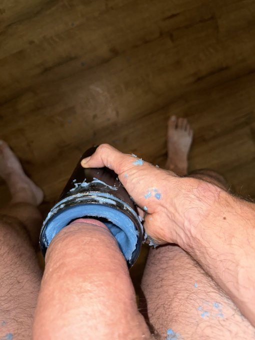 Who wants their very own replica dildo? 😈 also had a helper that wasn&rsquo;t very helpful 😂🐈&zwj;⬛ https://t.