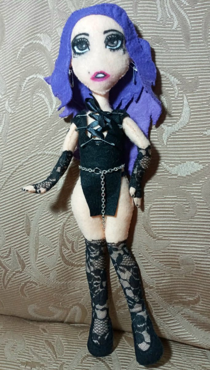 Purple gothic girl🫐  / Based on a real person | #comission for @astarinite 
•
•
#feltdoll #gothgirl #goth #gothic #doll #muñeco #dolltwt #人形 #手作り人形 #ゴシック #handmadegifts  #postpunk #handmade #commissionart