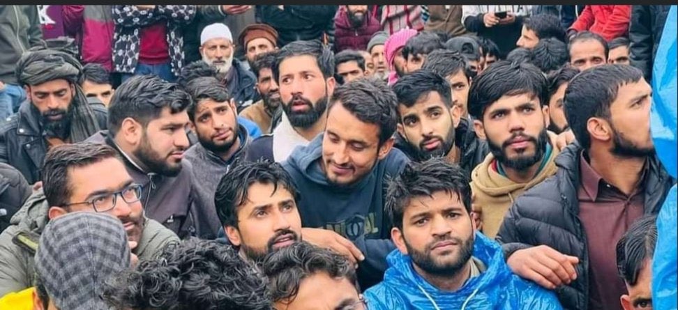 rahie_mustafa's tweet photo. BJP is killing our identity the real tribals. We the 30 Lac Gujjars of JK highly condemn this move of the govt to give st to elite class in JK.
We will hit roads and streets we will not sit till justice is attained.
#WithdrawJKSTAmendmentBill
#WithdrawJKSTAmendmentBill
@AmitShah https://t.co/d3rLH6gSD9