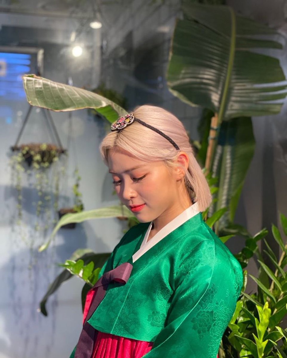 Pyxidis_twt's tweet photo. Llegamos preparadas para este #𝚁𝗼𖫰︢︣ׄugǝ𝚃ᦅׂ𝚛tu𝚛e𓈒࣪໑᭄𝐂𝗕 teniendo desde la mañana el #感觉໒᭄ː𝙿sy͜͡c𝚑ᦅׂ solo por ellas. ¿No es maravilloso poder ver increíbles estrellas? Y que mejor que @rosamourx.

𝔣airy -- 𝑙𔘓v𝕖 ♡⃞ ･ #𝕝ucifer https://t.co/imMZCfbCSN