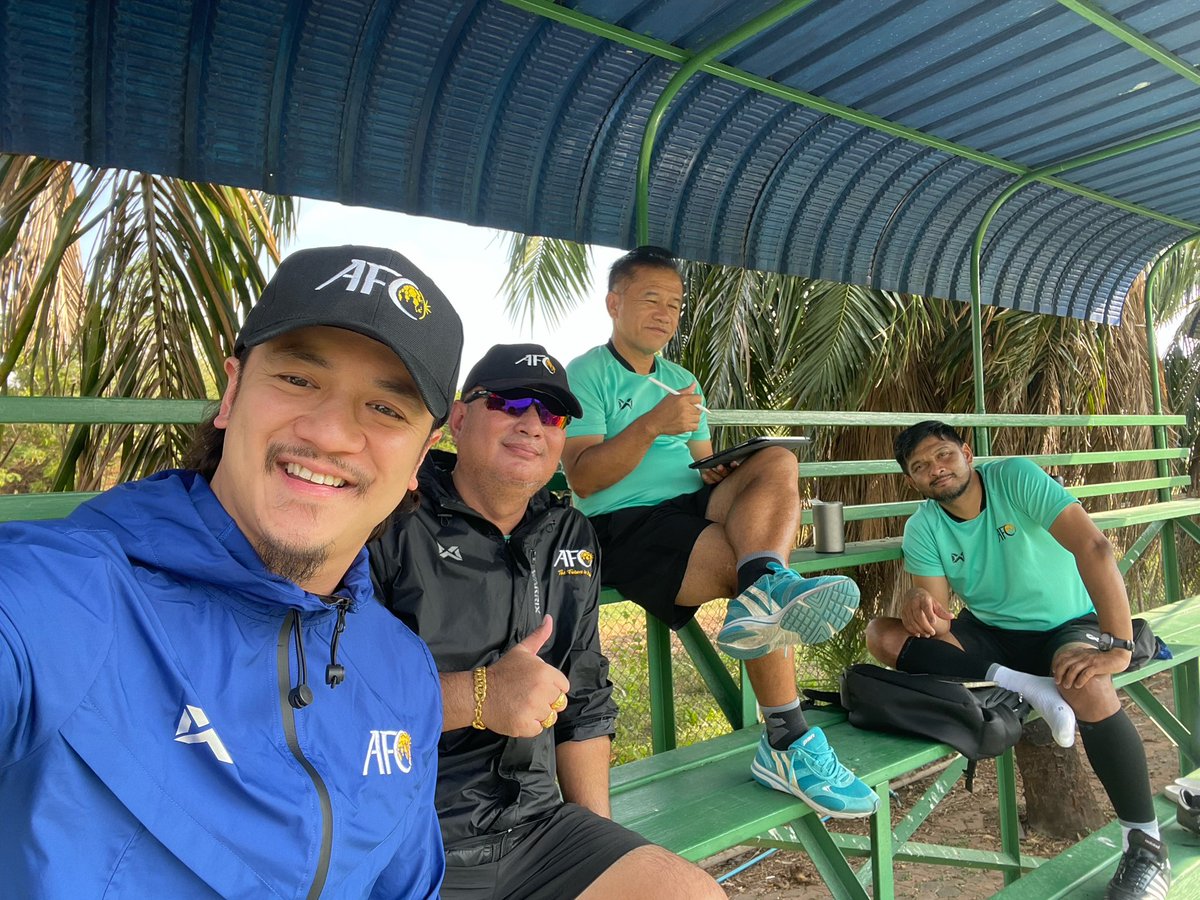 _x_wk's tweet photo. 📚🎓⚽️ ✅ AFC Pro License | Final Module | 5-16 Feb 24 💢👊🏻
#FAThailand #Coacheducation #AFCProDiploma #afcprolicense #บอลไทย #ฟุตบอลไทย https://t.co/UUt6oCf9Lz