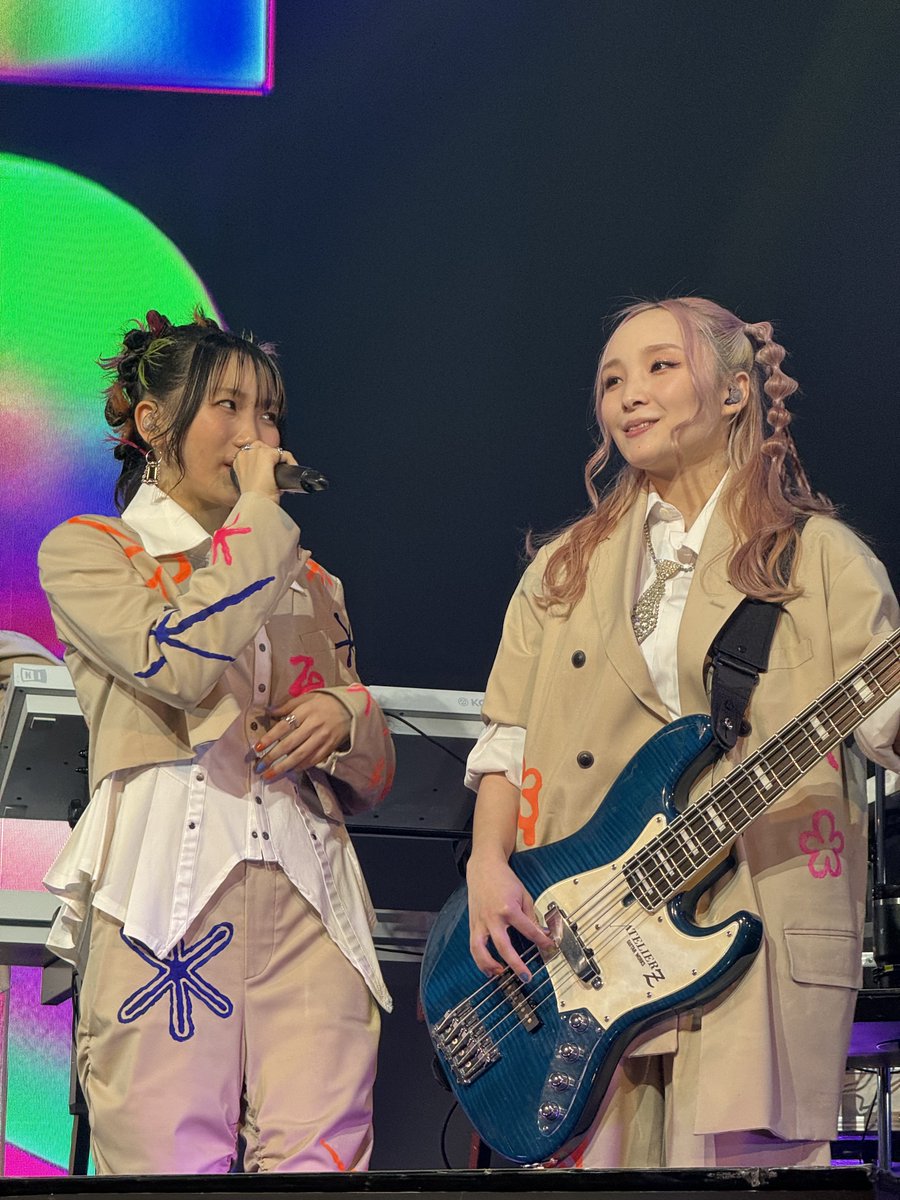Nanami_191's tweet photo. カチューシャ
やっぱこのコンビ最高！！
 #YOASOBIPOPOUTツアー https://t.co/C3IOy3o3Ut