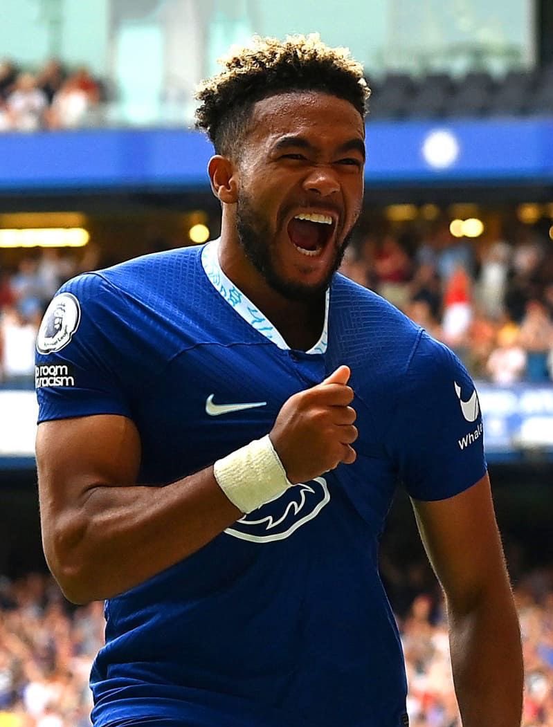 Jaylenmabonga's tweet photo. Injuries caused people to compare Reece James with Conor Bradley 😭😂
What a disrespect lmao. The young lad has a lot to do to get closer to Reece,, https://t.co/jGPSwJnV8W