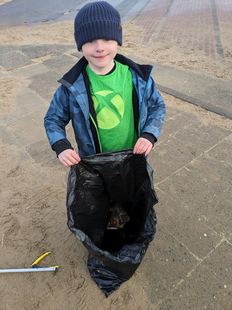 Last weekend, our 3M Eco-councillor asked to go to #CrosbyBeach to pick litter as part of his role. With his dad, he collected a full bin bag of rubbish. We as a school together with his parents are very proud of him. @CrosbyBeachFOG @CrosbyWombles  @GreenSefton_ @LOVEmyBEACH_NW