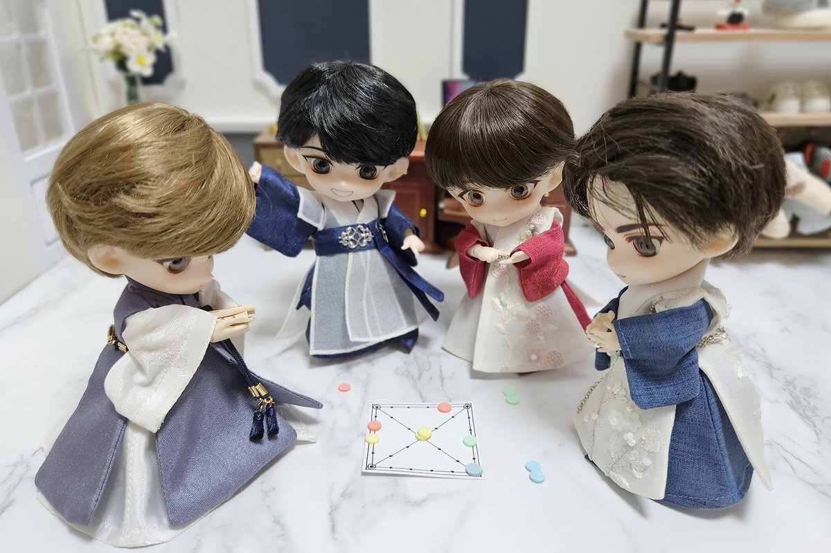 새해맞이 윷놀이~!!
누구든 이겨라 이기는 편 우리 편 👏👏