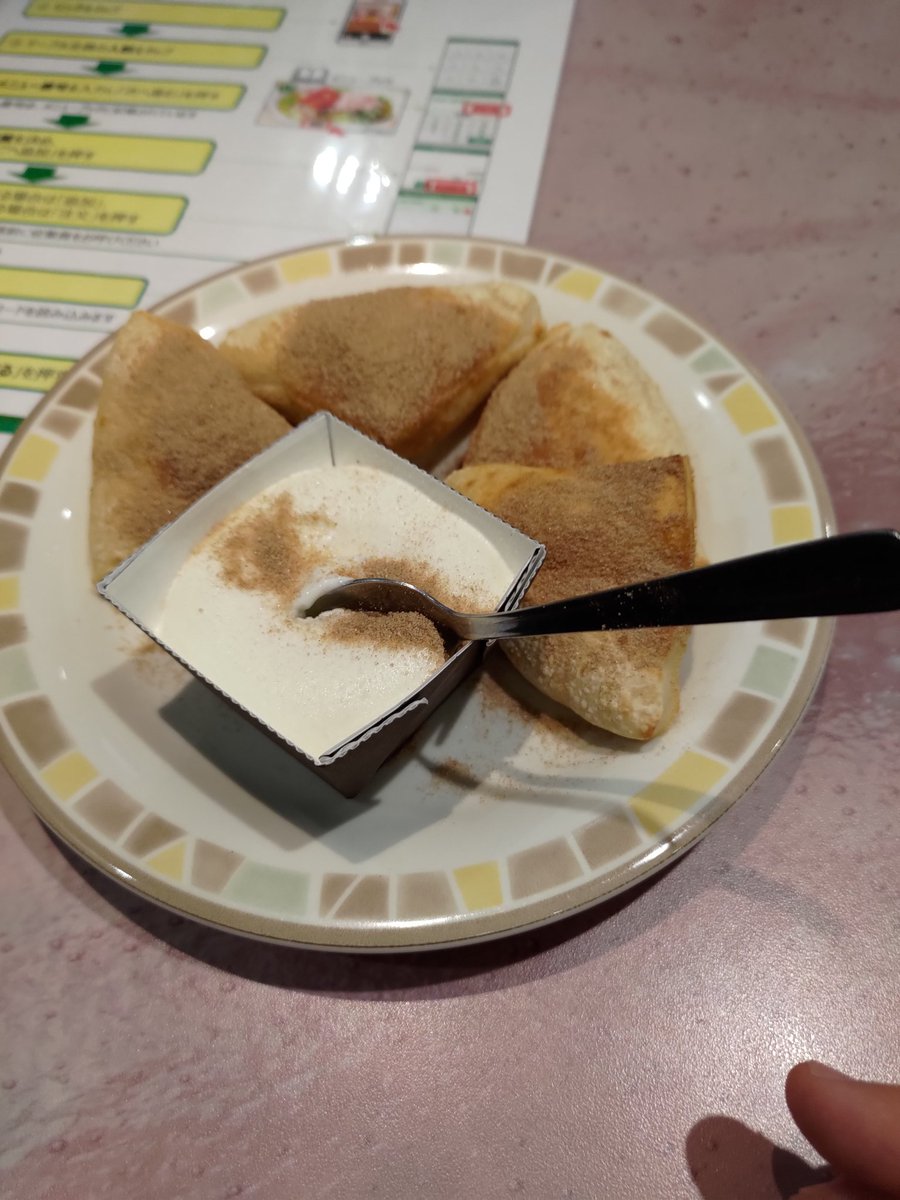 今日はデザートも食べていいんだ！