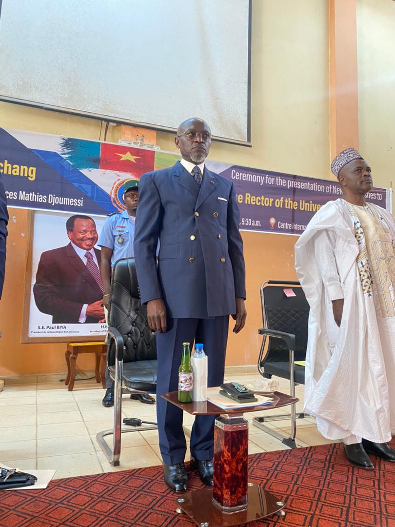 Univ_Dschang's tweet photo. Ce vendredi 09 février 2024, la communauté universitaire de se réunie au Centre International de Conférences DJOUMESSI Mathias pour présenter leurs vœux à M. le Recteur de ladite université, Pr. Roger TSAFACK NANFOSSO.

#UDS
#DynamiqueCollective
#NouvelAn
#VoeuxUDs2024 https://t.co/cfekeNhl1c