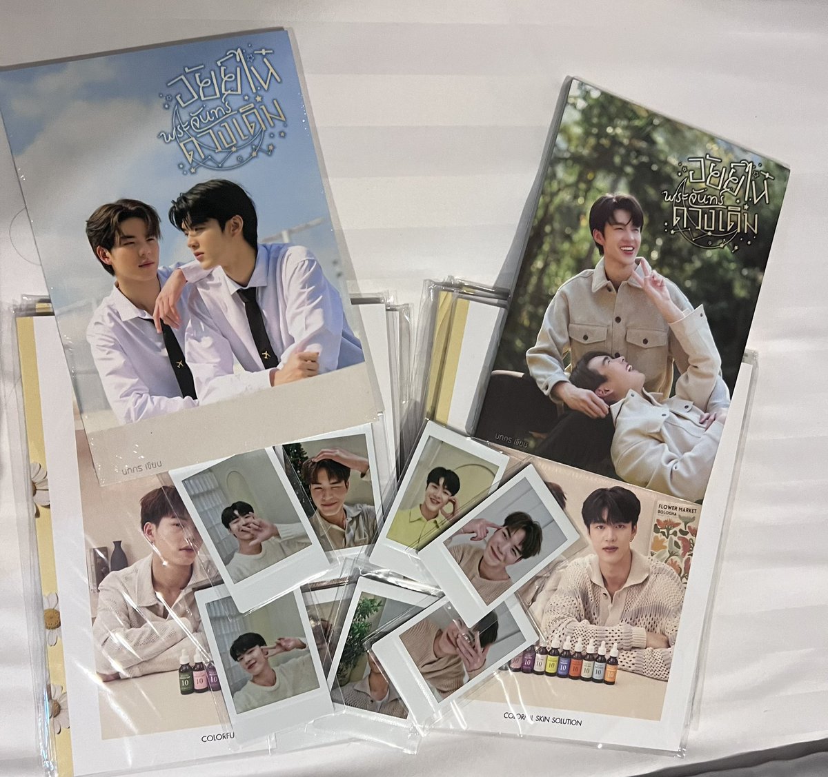 ｛giveaway｝
To thank me I found 2:1🥹🙇🏻‍♀️
Very cute itsskin polaroid photos*8 AiLongNhai novel*4 Each gift comes with an itsskin magazine. Let’s take these cute things home, shall we? Plz DM na☺️💖👊🏻
 #MeenPing_ToMyDear