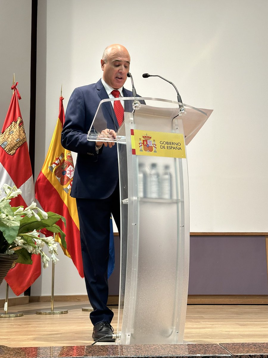 LuisaSanzMtnez's tweet photo. En la toma de posesión de Jacinto Canales (@j_canales_dcaso) como subdelegado del Gobierno en Valladolid (@Valladolid_Gob). 
¡Qué orgullo de compañero!
Estoy segura de que desempañará el cargo con la máxima diligencia y honestidad. https://t.co/Tu7xYQOBk5