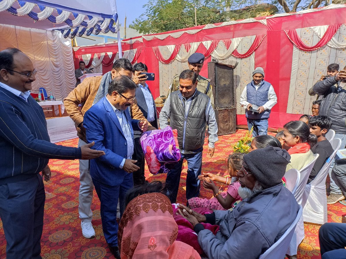 On February 9, 2024, a medical health checkup camp was organized by ECL at Shikaripara CO campus, attended by Sri Samiran Dutta, CMD of ECL & BCCL Ms. Pranjal Dhanda, IAS, SDO Dumka, Sri Niladri Roy, Director (Technical)(Operations),ECL  #CommunityHealthcare #MedicalCamp