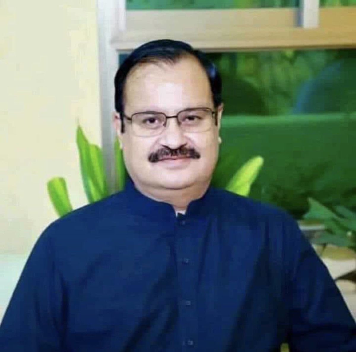 KDSindhi's tweet photo. A proud moment for #Pakistan as Dr Mahesh Kumar Malani has once again become the #ONLY candidate from #Hindu or any #minority community to win an NA seat in #GeneralElections2024. He  got 132,061 votes against ex CM Sindh Arbab Ghulam Rahim from NA215 Tharparkar.  #PakistanForAll https://t.co/8GB7yefPOO