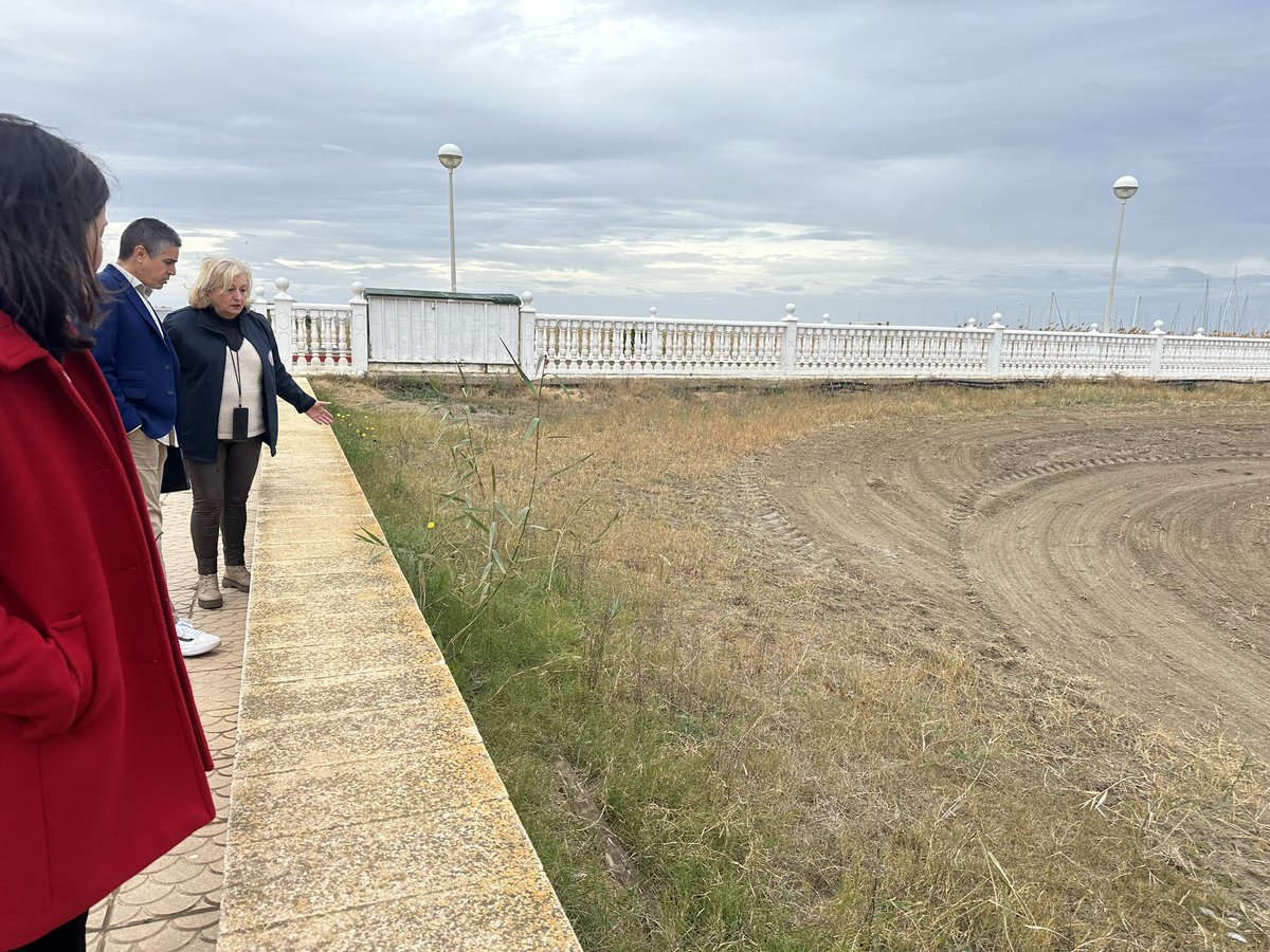 MCCartagena_ct's tweet photo. 🌊 Visitamos #LosNietos junto a representantes de su Asociación de Vecinos.

👉🏽 Nos han trasladado su gran preocupación por el estado de abandono y desinterés desde las instituciones en el que se encuentran actualmente 🏚️

#BarriosYDiputaciones 🏘️ https://t.co/fzz1pm7HYC