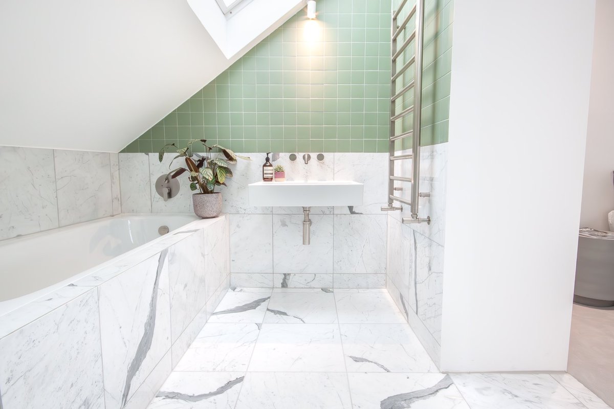 Step into luxury at this triplex apartment - a perfect fusion of stylish design, functional spaces and modern amenities 🩵🔑
 
📍Holmdale Road, NW6 - FOR SALE 

Check our bio for more details!

#forsale #saleproperty #londonproperties #london #estateagency #realestate