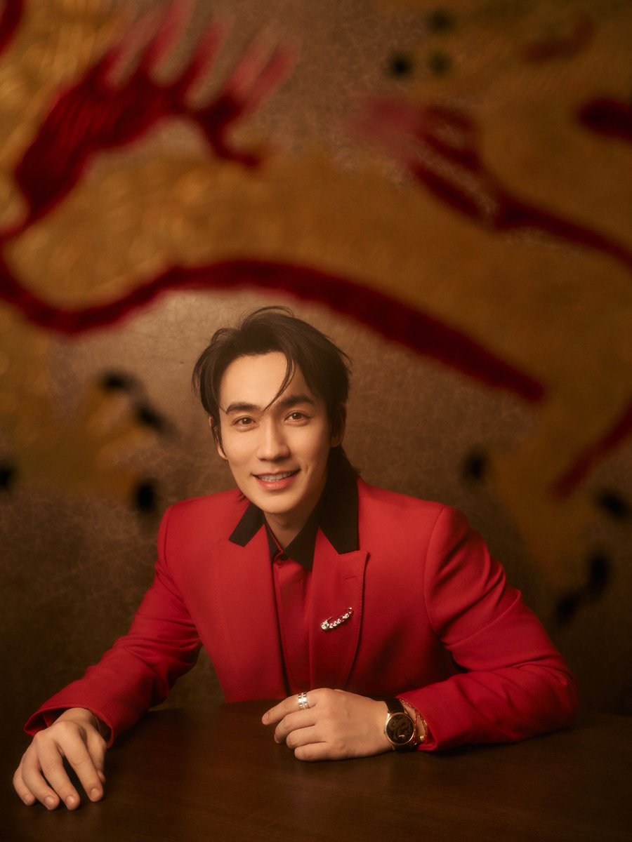 wenella_subs's tweet photo. /4 Feb 9 Zhu Yilong Studio: “The auspicious dragon travels thousands of miles to bring its blessings; I follow the dragon’s path across the land. Zhu Yilong will bring his best wishes for the dragon year. ‘Hey youth!’ ushers in the New Year.”

#ZhuYilong #朱一龍 #朱一龙 https://t.co/ozEvV9MUV7