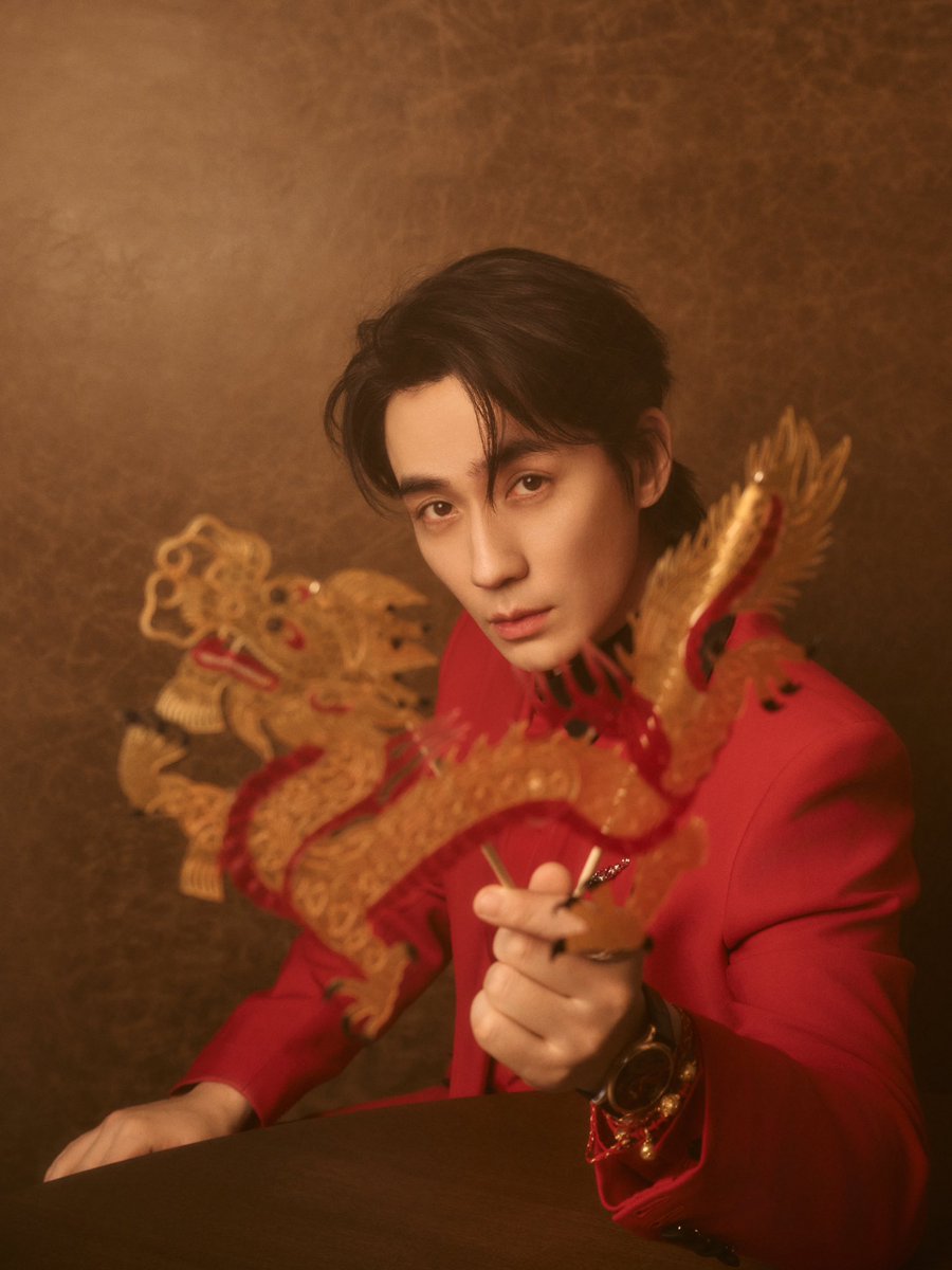 wenella_subs's tweet photo. /4 Feb 9 Zhu Yilong Studio: “The auspicious dragon travels thousands of miles to bring its blessings; I follow the dragon’s path across the land. Zhu Yilong will bring his best wishes for the dragon year. ‘Hey youth!’ ushers in the New Year.”

#ZhuYilong #朱一龍 #朱一龙 https://t.co/ozEvV9MUV7