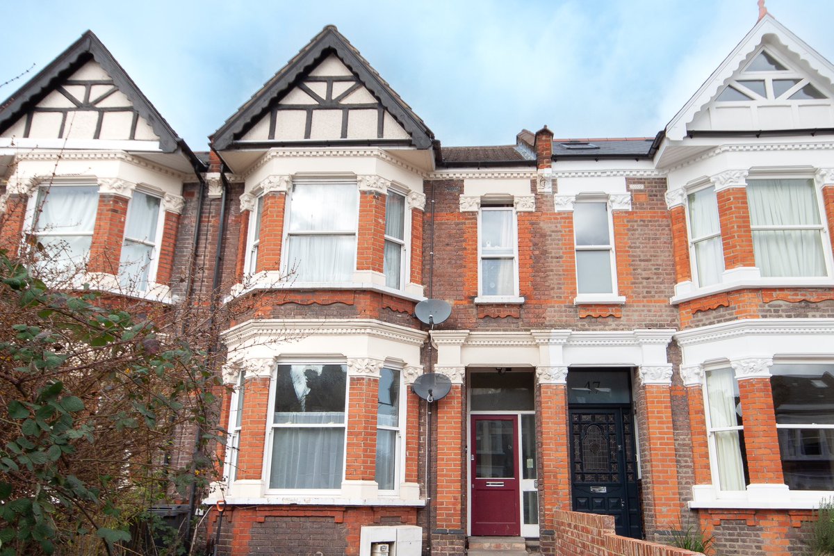 Spacious 2 bedroom flat with a sunny rear garden situated in Queens Park 🧡🔑
 
📍Chevening Road, NW6 - FOR SALE 

Check our bio for more details!

#forsale #saleproperty #londonproperties #london #estateagency #realestate #realestatelife #property #propertyforsale #homesweethome