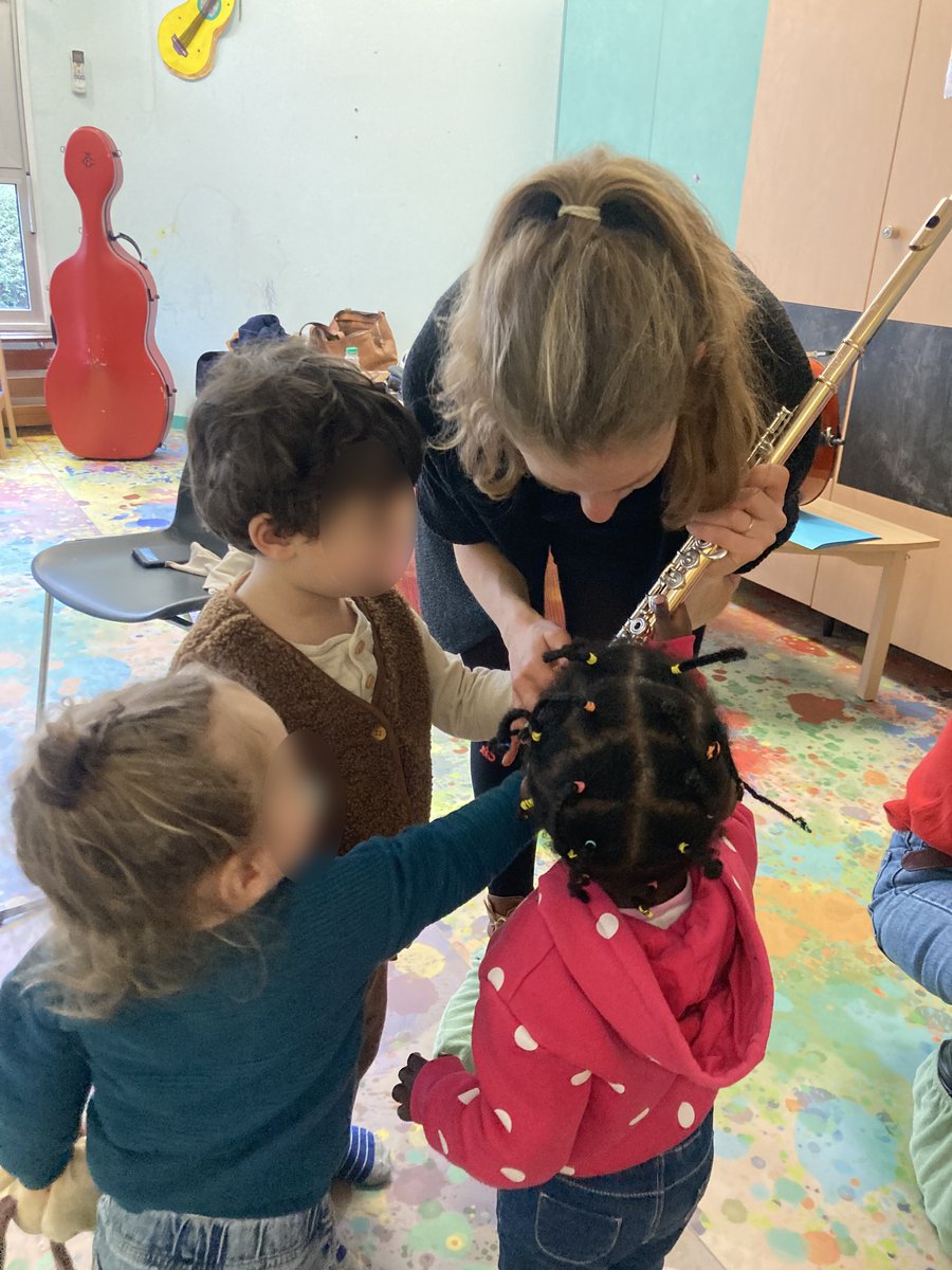 CiteMusicale's tweet photo. 𝗘𝗔𝗖 ◖Cette semaine, les musiciennes de l'Orchestre national de Metz Grand Est sont allées à la rencontre des petits spectateurs au sein des crèches, des écoles maternelles et du relais petite enfance de Metz, Borny et Louvigny pour préparer leur prochaine venue à l’Arsenal❤️ https://t.co/yjGtJ02kPS