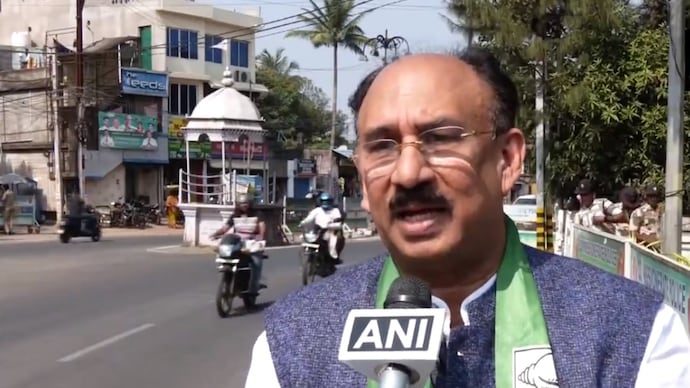 Santrupt Misra, director of group Human Resources at Aditya Birla Group, joined the ruling Biju Janata Dal (BJD) on Friday, ahead of twin elections in Odisha

#Odisha #AdityaBirlaGroup #BJD #Election2024