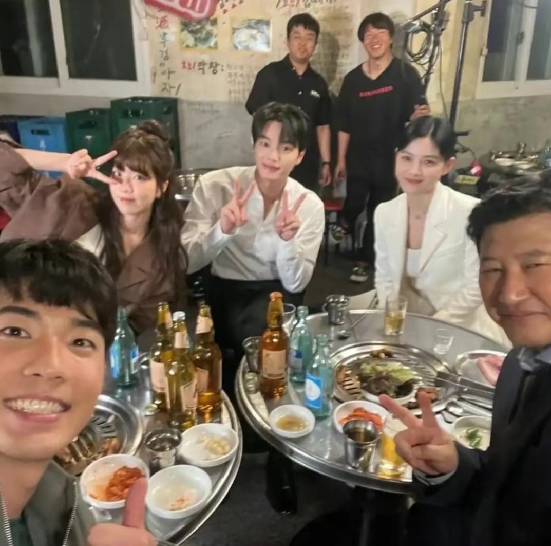 진짜 회식 분위기🥺
그와중에 구원도희 흰색으로 맞춰입으셨음