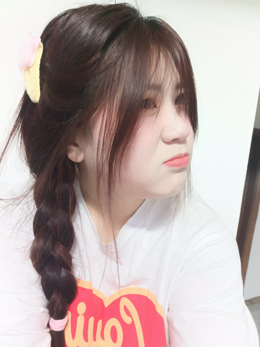 ynsq11's tweet photo. 新年快乐！
谁给我发压岁钱我跟谁好
#女高 https://t.co/XHujl0oiaU