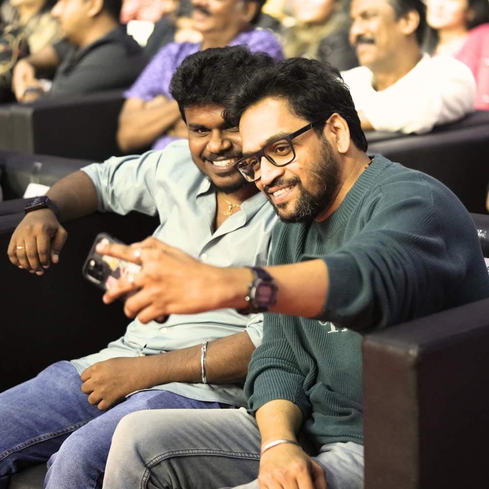 theHMMofficial's tweet photo. Once a "College Friend" is meant to be, forever whenever and wherever you go.... Cheerful clicks of #Siren Director @antonybhagyaraj & editor @AntonyLRuben from #SirenAudioLaunch 

@actor_jayamravi's #SirenFromFeb16  🚨

TN theatrical release by @RedGiantMovies_

A @gvprakash Musical
Written & Directed by @antonybhagyaraj 

@KeerthyOfficial @anupamahere @SamCSmusic @sujataa_HMM @MShenbagamoort3 @iYogiBabu @IamChandini_12 @brindagopal @dhilipaction @selvakumarskdop @SaktheeArtDir @shiyamjack @teamaimpr @Omaartweets @sudharshan_17 @SonyMusicSouth