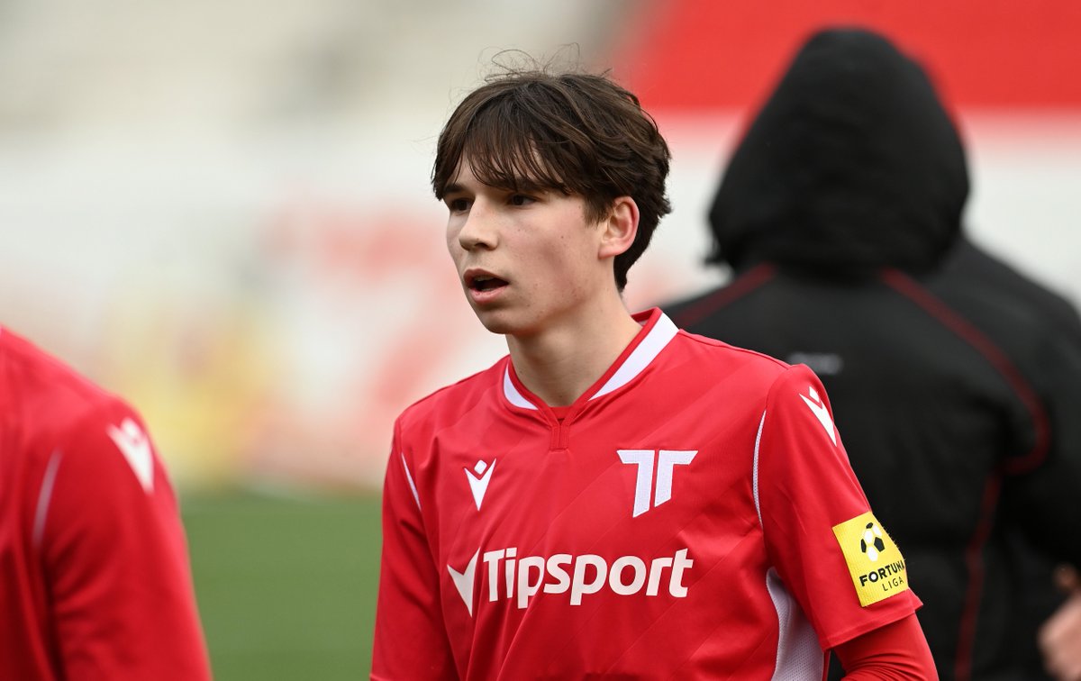 astrencin's tweet image. ✍️ | 𝐍𝐄𝐖 𝐒𝐈𝐆𝐍𝐈𝐍𝐆

Another youngster commits his future to Trenčín! Adrián Fiala 💜, the 18-year-old talented midfielder has signed his first professional contract with the club! 

𝓒𝓸𝓷𝓰𝓻𝓪𝓽𝓾𝓵𝓪𝓽𝓲𝓸𝓷𝓼, Adrián! 👏🤍❤️

#astrencin #firstcontract