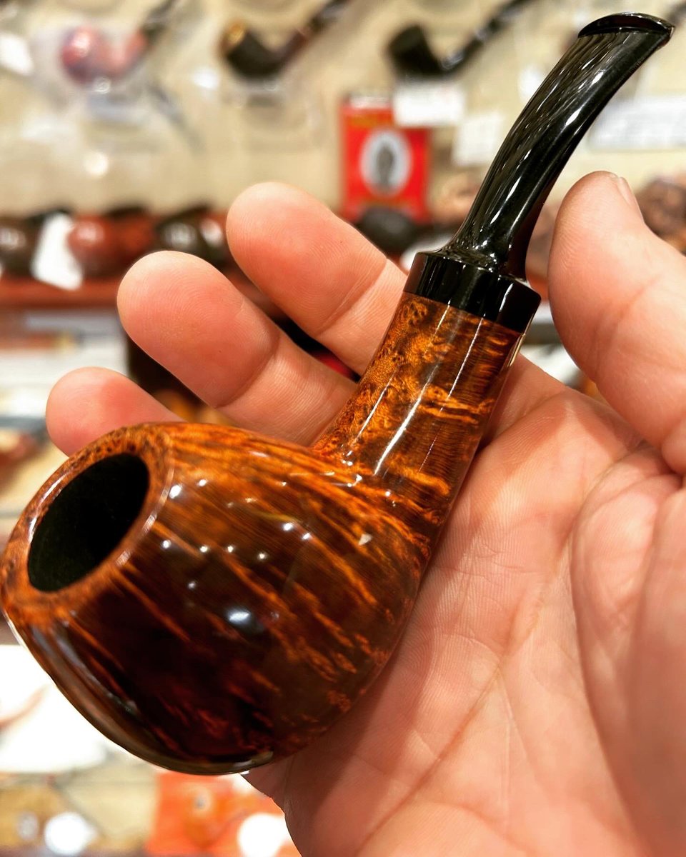 kagaya_smokeweb's tweet photo. New arrivals
Japanese Handmade Pipe IKEBANA by Asami Kikuchi
菊池さんの最新作が入荷してます‼︎
見事な作品達なので是非ともオンラインショップ、店頭で見てみて下さい‼︎
#新宿kagaya
#イケバナ
#tsuge
#pipe
#パイプ https://t.co/Ps4zfltmHI