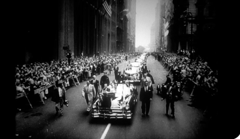 건국 전쟁 영화
6.25때 우리가 왜 
나라를 지켰는지 
5000년 자신의 땅이 없던 농부들이 농지 개혁으로 자신이 지킬 땅이 생긴것이다
지금 부는 한미 상호 방위 조약 에서 부터 이다 
이 기본의 역사를 우리는 젊은 세대에 가르 치지 않았다
건국 전쟁 꼭 가족 손 잡고 보시길~~~